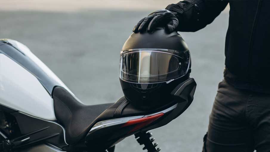 quand-changer-casque-moto-signes