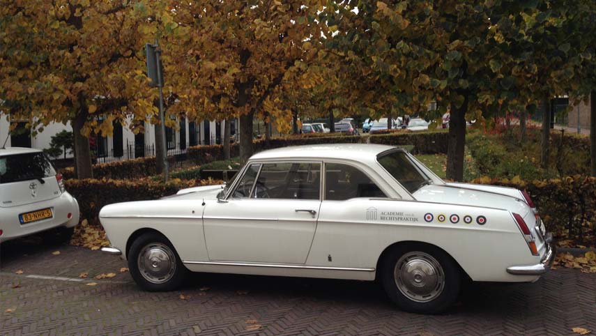 production-exclusive-peugeot-404-coupe
