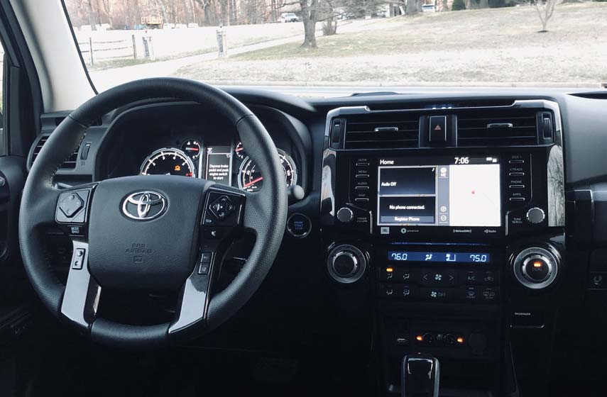 interieur-toyota-traverse-susteme-divertissement