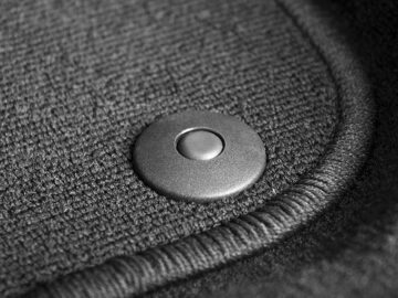 quelle-matiere-tapis-sol-voiture